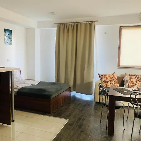 Seasons Holiday Studio Apartment